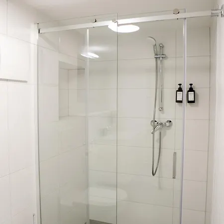 Апартаменты Bonquartier - Luxapt#3 Chice, Moderne Mit Self Check-in, Voll Ausgestatteter Kueche, Klimaanlage Und Parkplatz