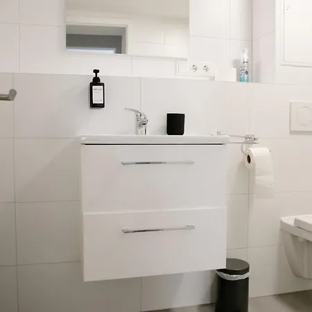 Bonquartier - Luxapt#3 Chice, Moderne Mit Self Check-in, Voll Ausgestatteter Kueche, Klimaanlage Und Parkplatz Апартаменты *